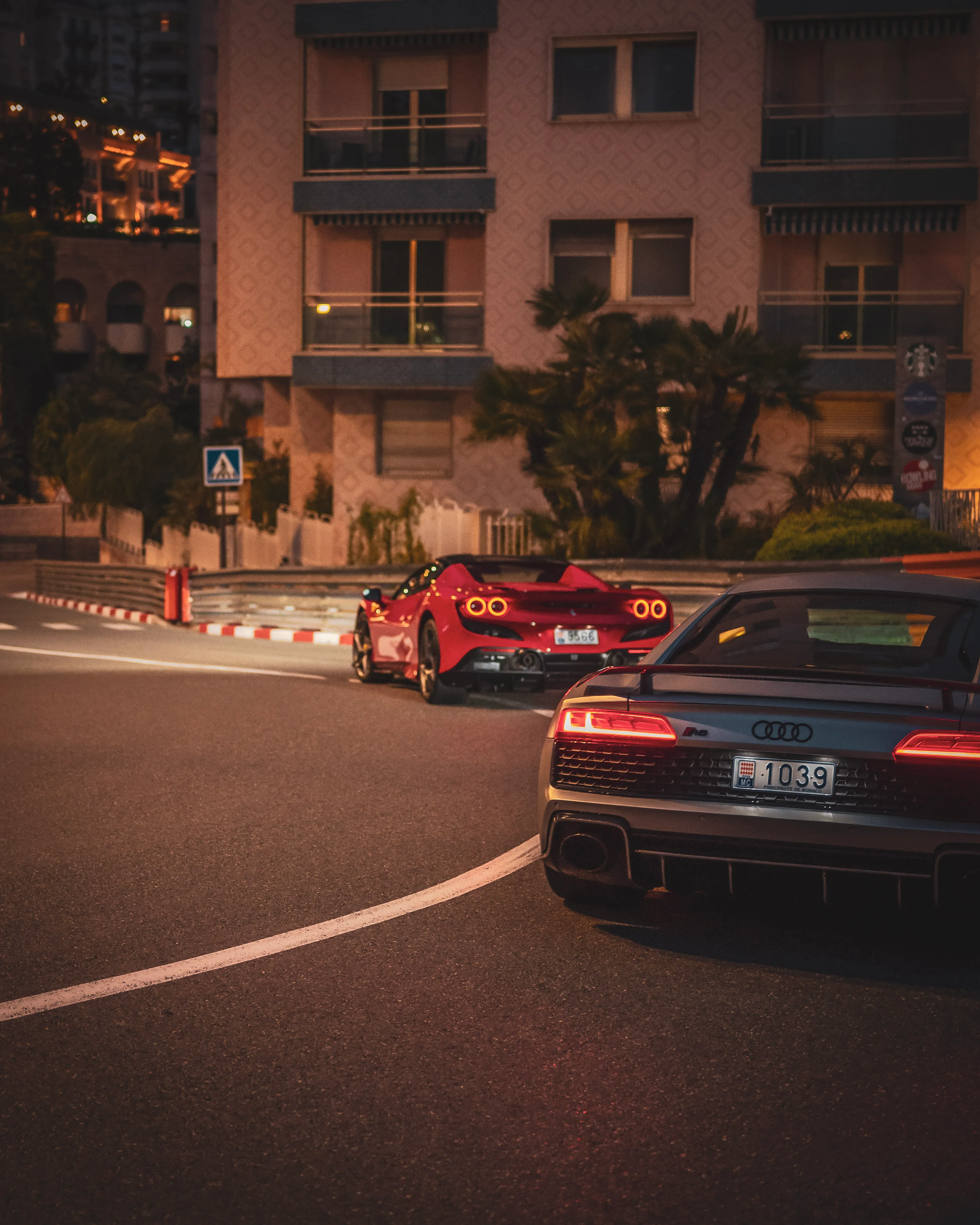 Supercars dans la nuit