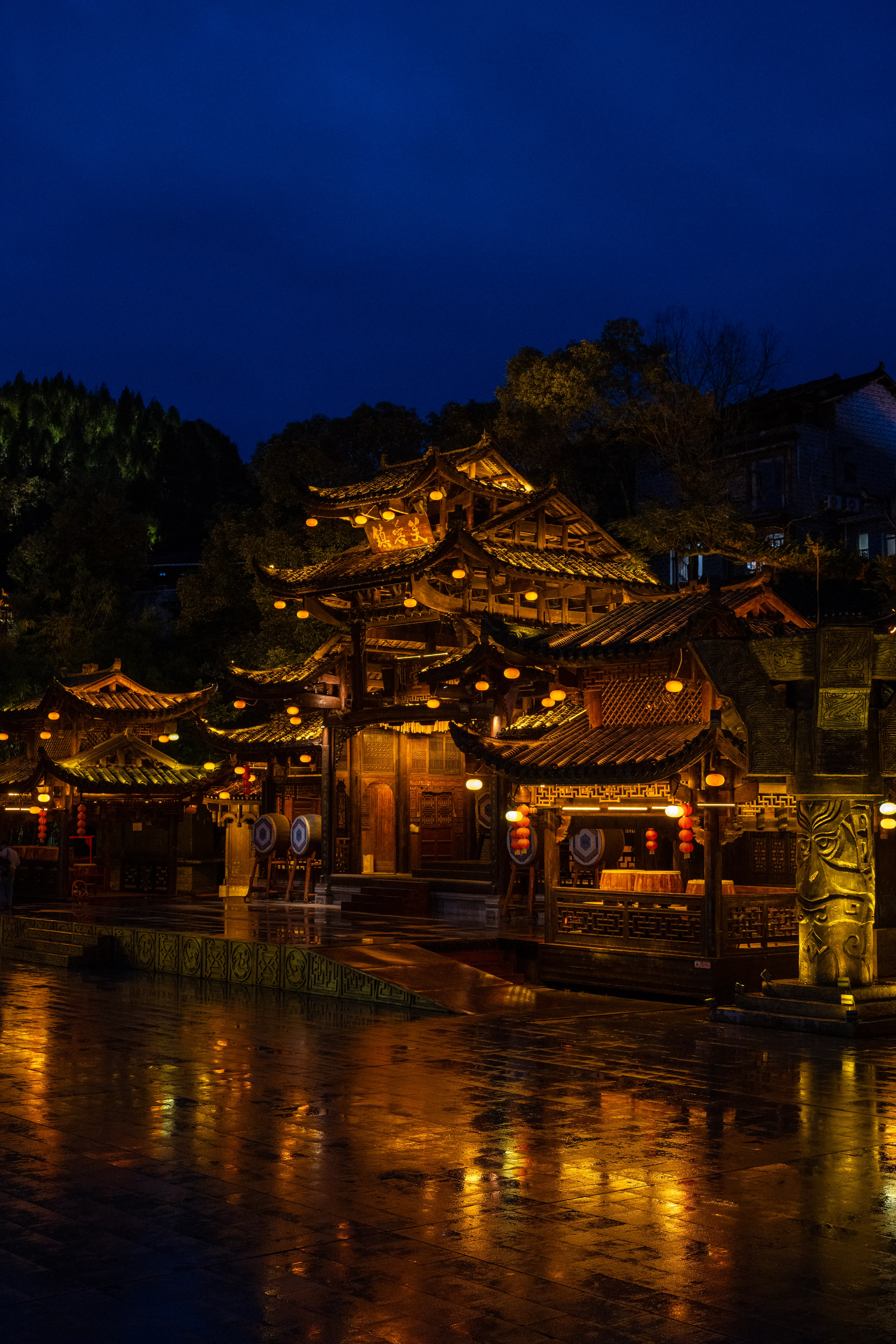 Furong Zhen, théâtre de nuit