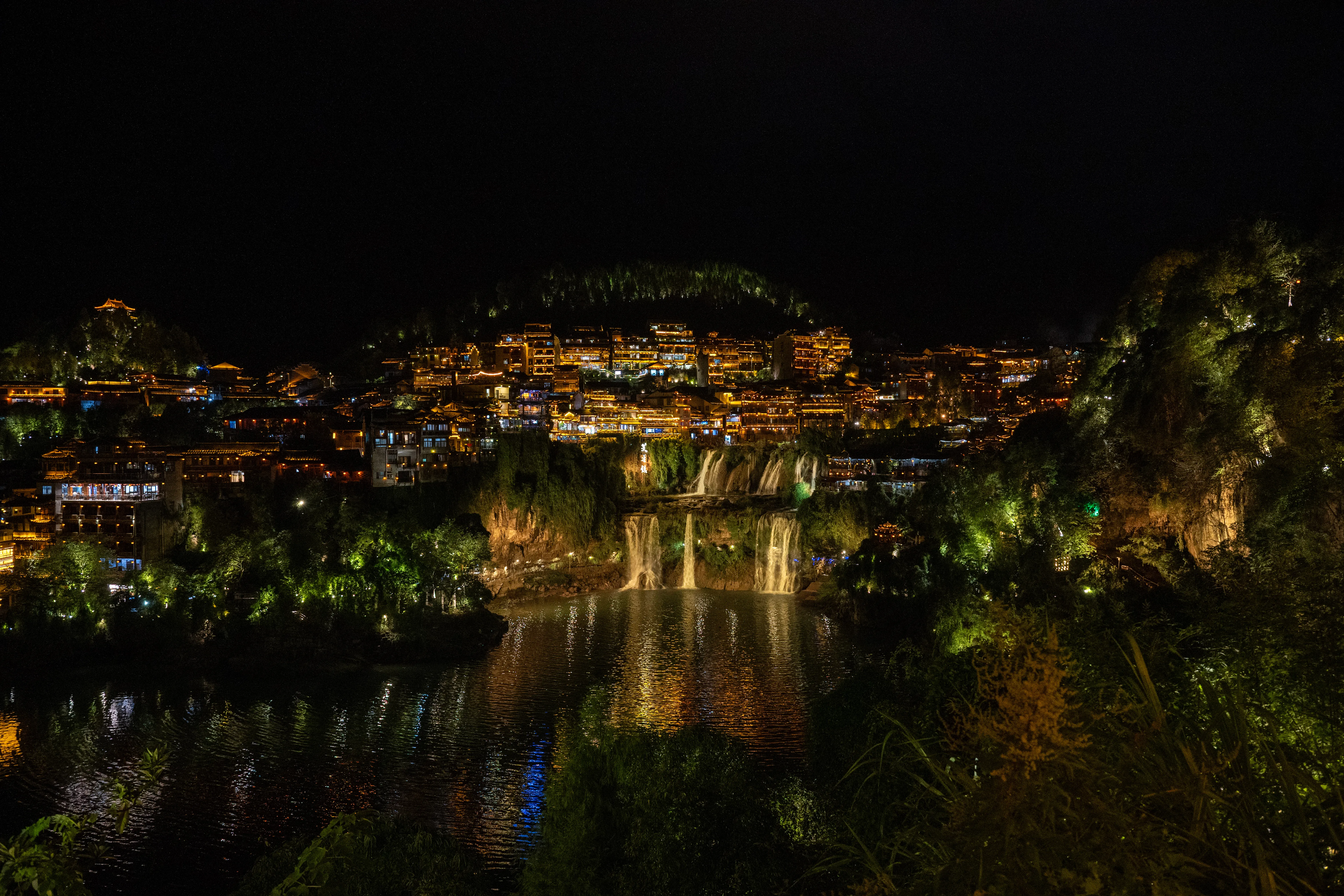 Furong Zhen, la ville-cascade