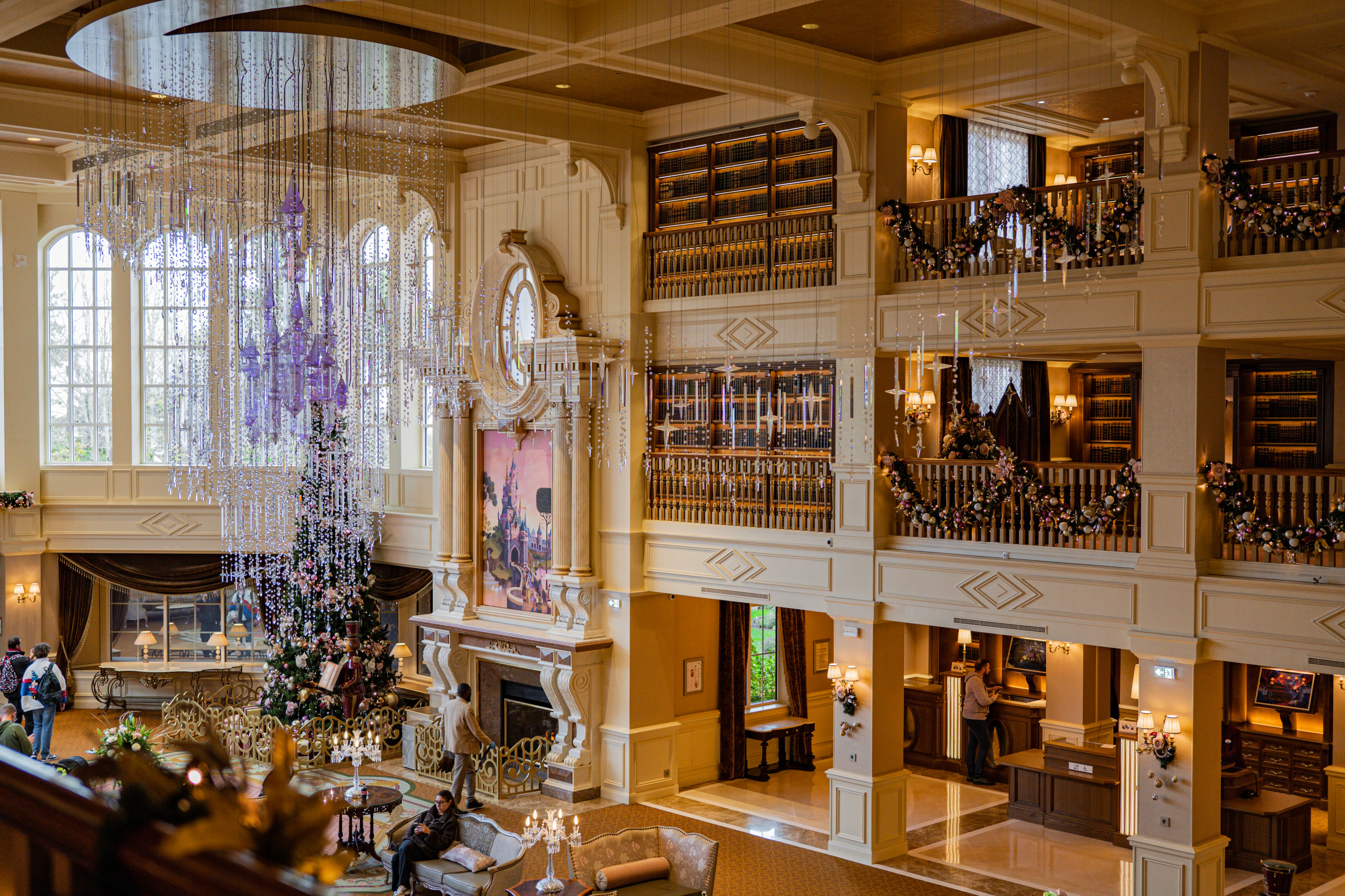 Hall de cristal et guirlandes