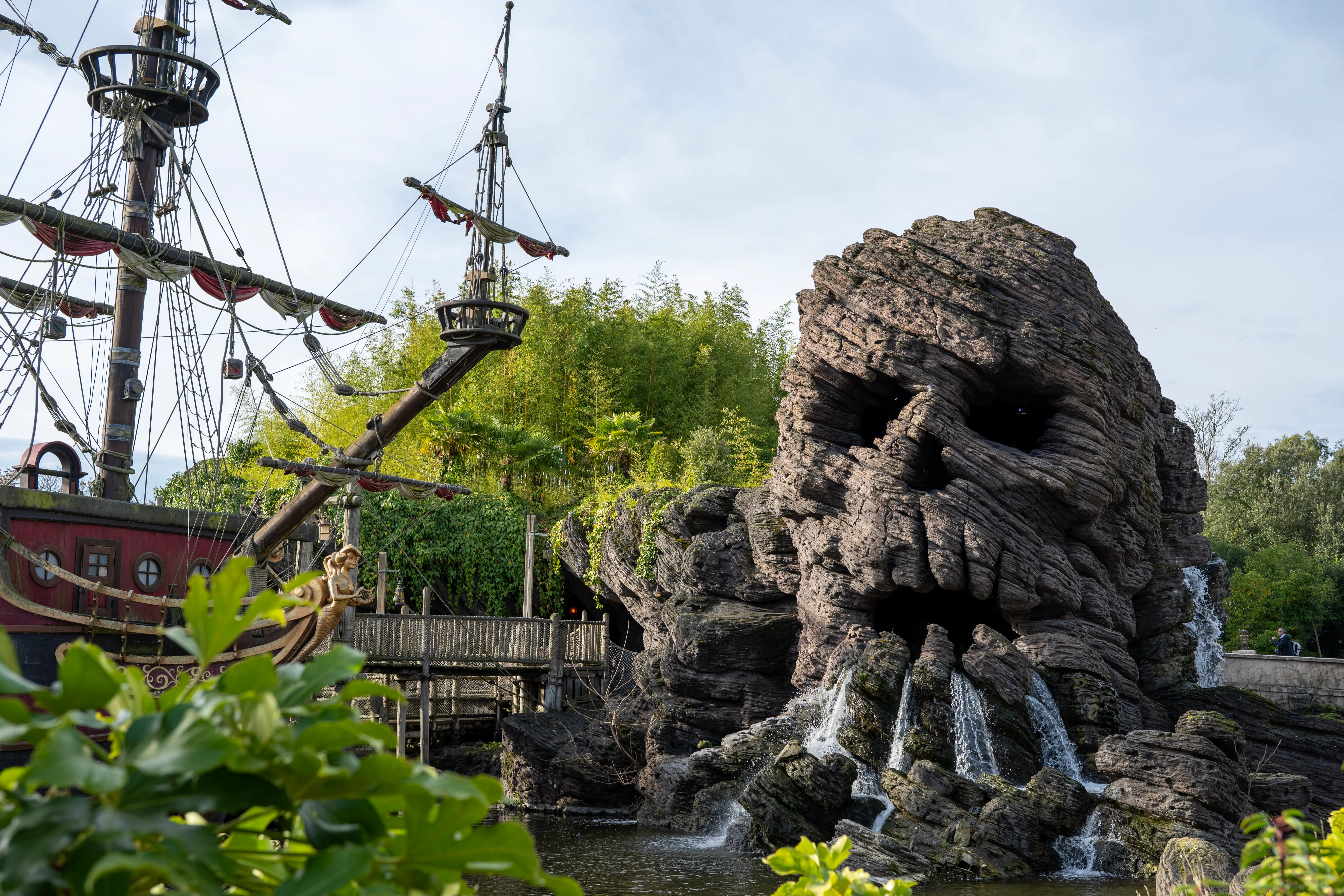 Le rocher du crâne et le navire pirate